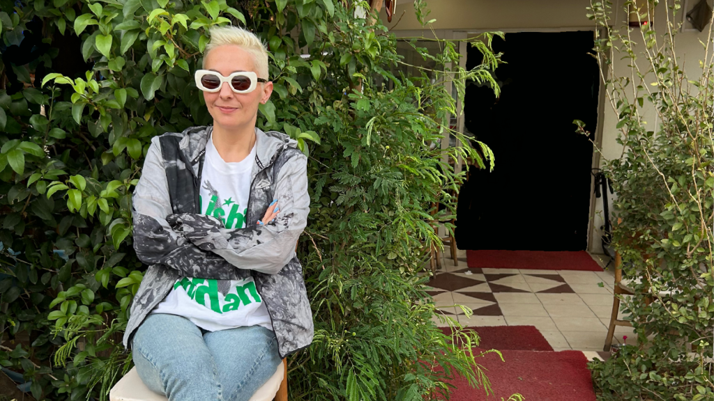 VE BEN YALNIZ: GÜLİNLER