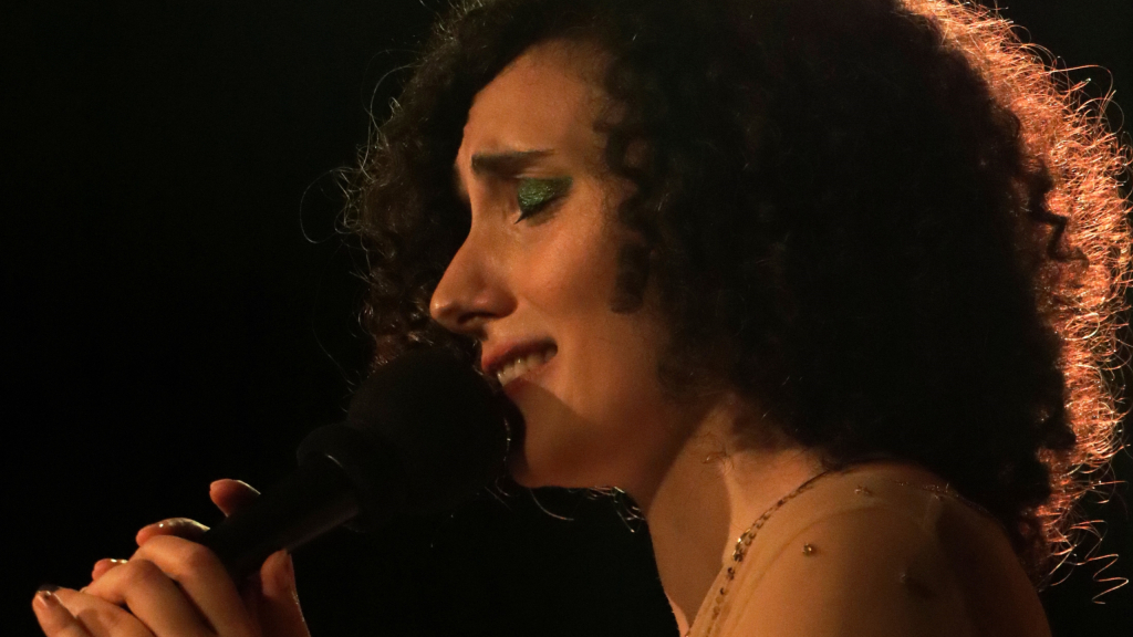 SEVDA DENİZ KARALİ