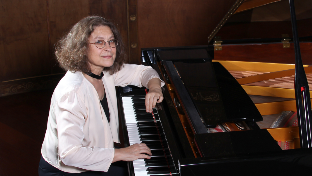 AYŞE TÜTÜNCÜ DÖRTLÜSÜ: UZAK, YAKIN ZAMANLAR